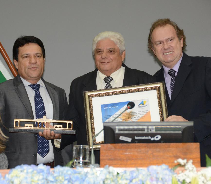 Ex-governadores foram homenageados na Assembleia Legislativa nos 27 anos do Tocantins