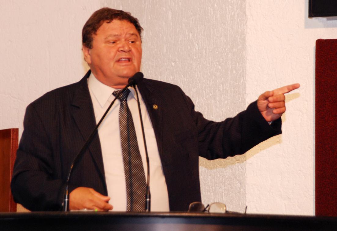 Líder do governo jusrtifica mudanças no programa