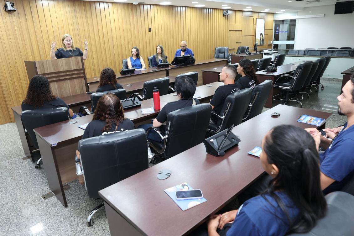 Os visitantes conheceram a Escola do Legislativo e a sede da Casa de Leis