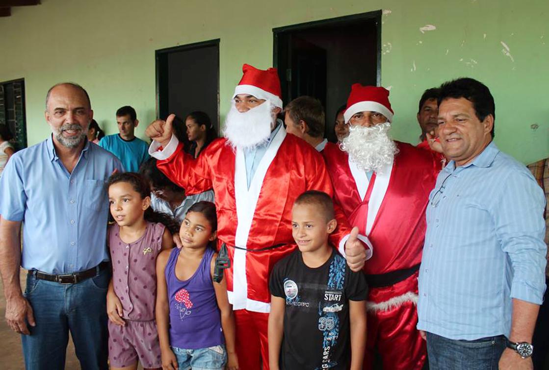 Deputado Osires Damaso e o natal solidário com as crainças