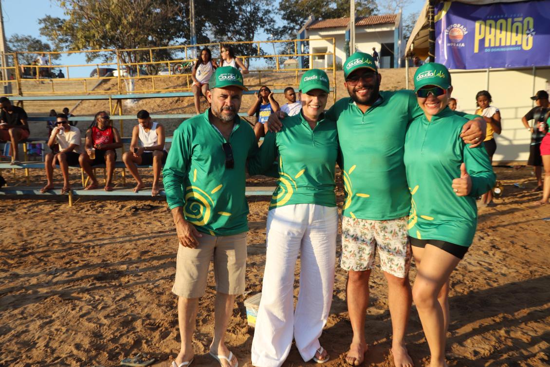 Claudia visita praia de Paranã ao lado do prefeito Fábio da Fármacia 