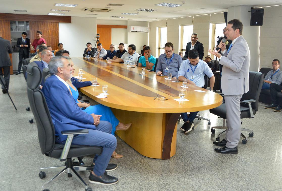 Médico urologista fez palestra na sala de reuniões da Presidência