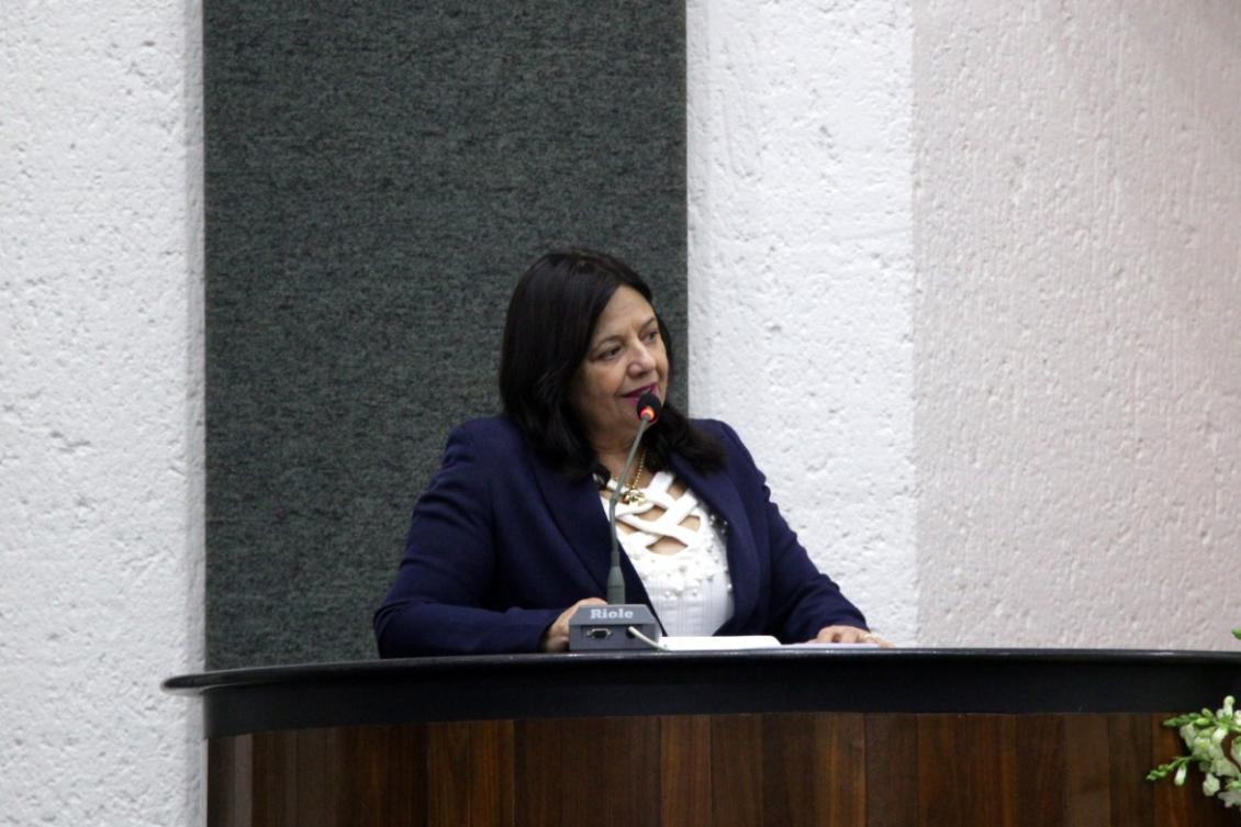 Valderez presta solidariedade à família de Talismã Valderez presta solidariedade à família de Talismã