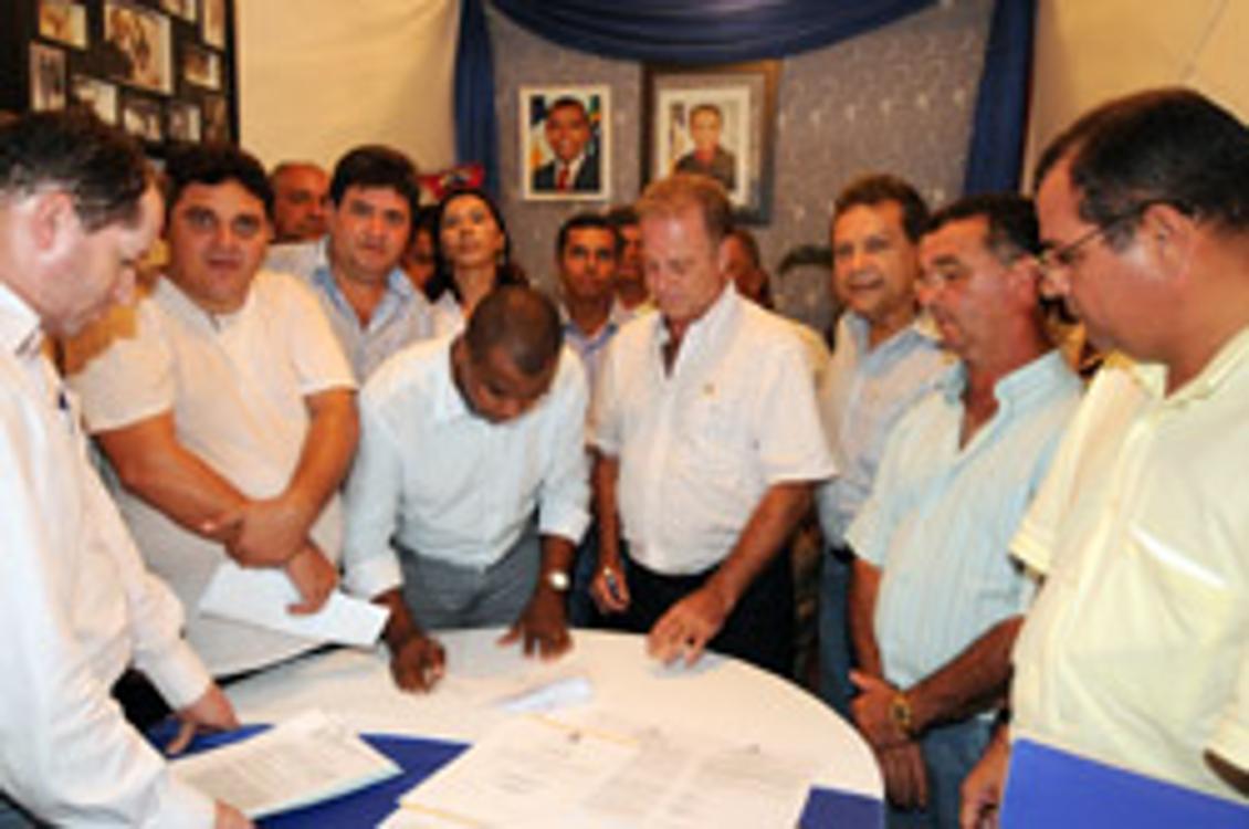 Comunidade de Babalândia recebe benefícios