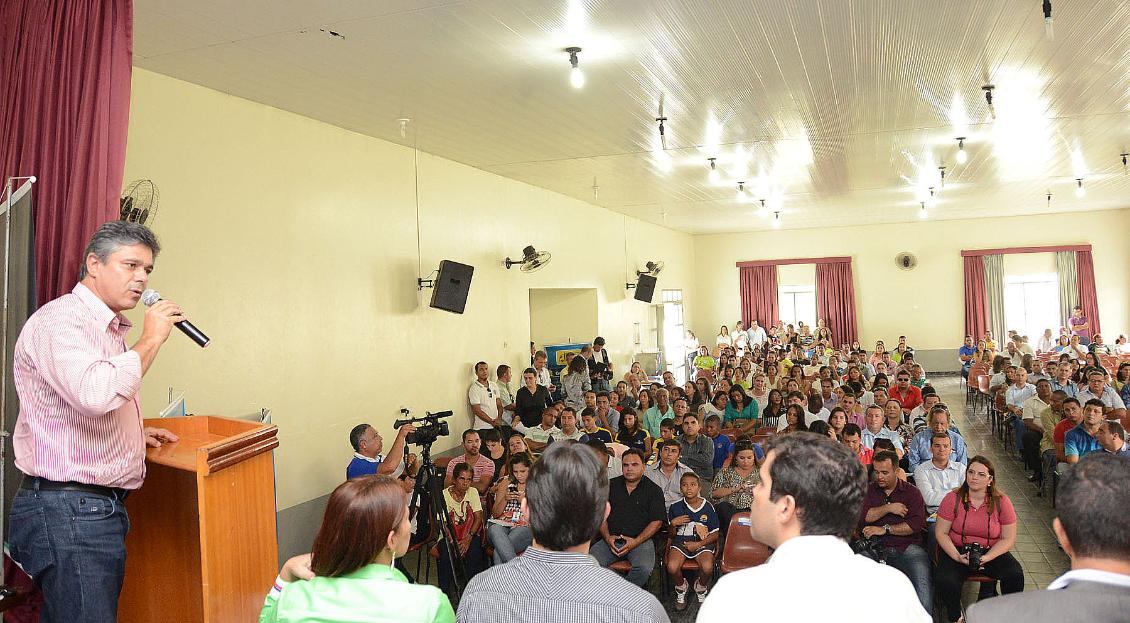 Deputados acompanham entrega de benefícios para os municípios da Região Sudeste do Tocantins