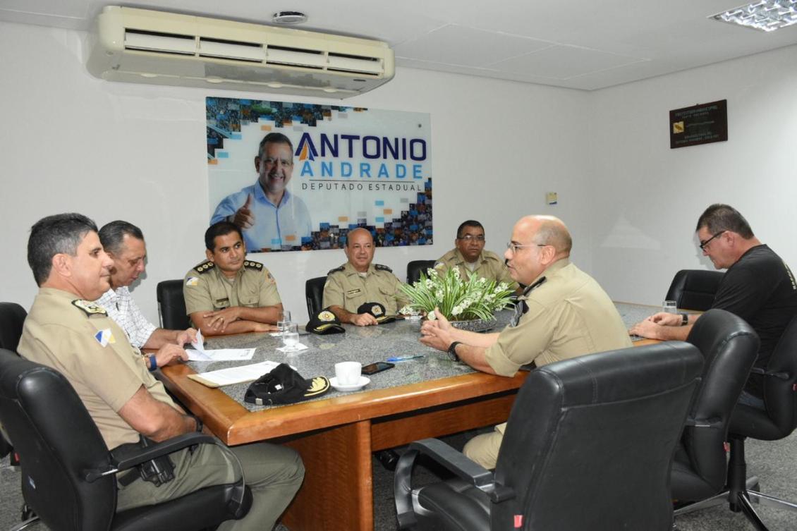 Antonio Andrade, Comandante-Geral da PM e policiais do 5º Batalhão de Porto Antonio Andrade, Comandante-Geral da PM e policiais do 5º Batalhão de Porto