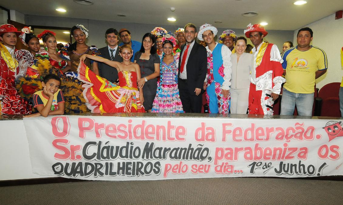 Parlamentares e quadrilheiros posam para foto Parlamentares e quadrilheiros posam para foto