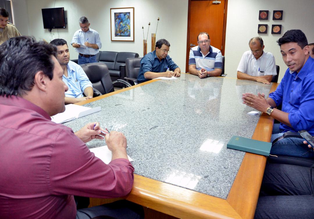 Deputados recebem reivindicações de representantes das Associações dos Militares