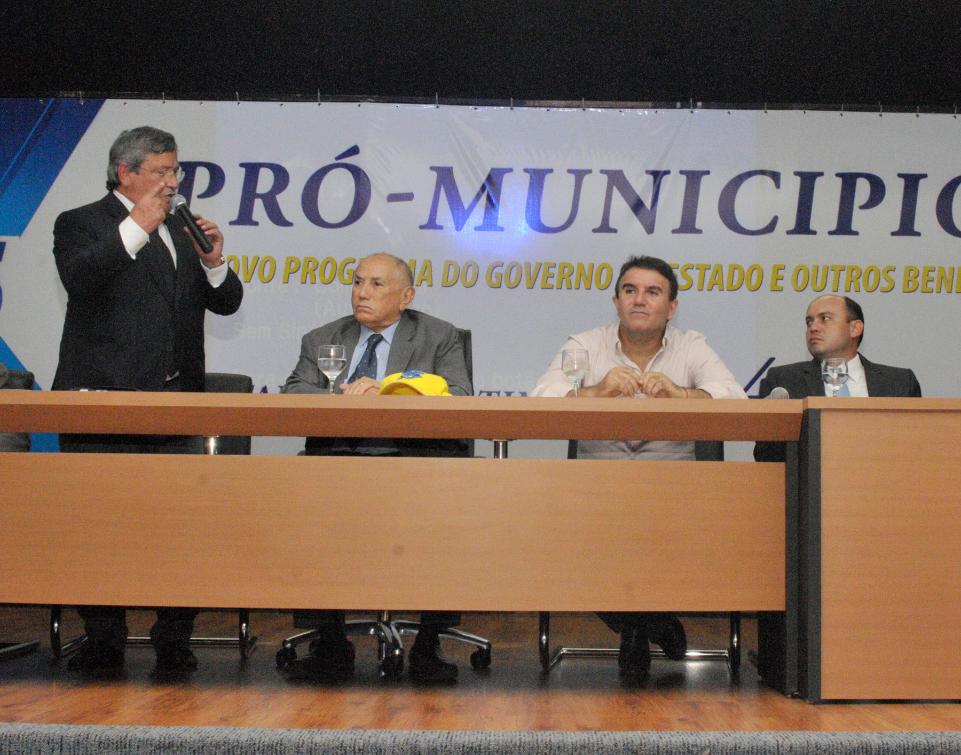 Sandoval participa de lançamento do Programa Pró-Municípios