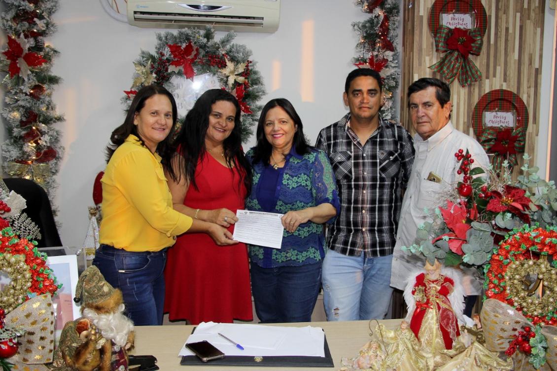 Na ocasião, a Vereadora Eneilta ainda se filiou ao Progressistas, partido de Valderez. Na ocasião, a Vereadora Eneilta ainda se filiou ao Progressistas, partido de Valderez.