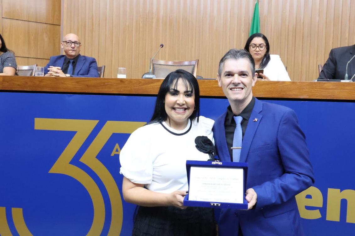 Professora Janad Valcari e Janair Alves durante Sessão Solene Professora Janad Valcari e Janair Alves durante Sessão Solene