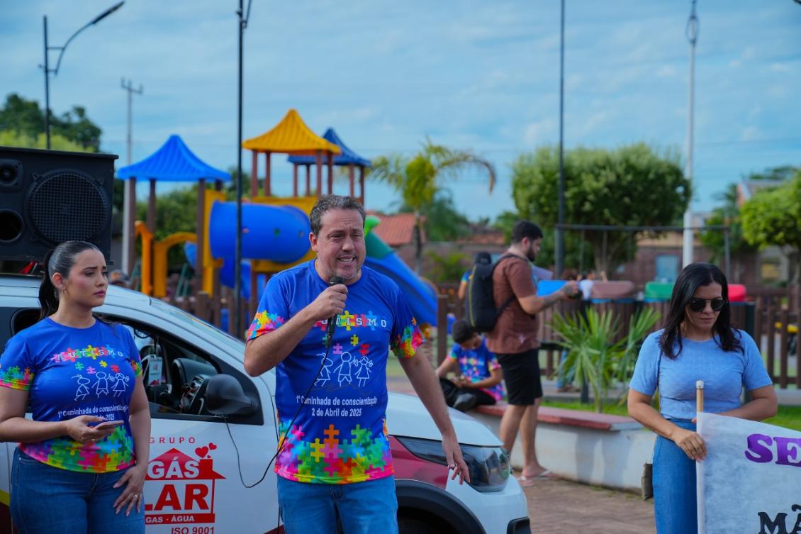 Arquivo: Deputado Dr. Danilo e Kátia Silva em evento alusivo ao autismo em Divinópolis Arquivo: Deputado Dr. Danilo e Kátia Silva em evento alusivo ao autismo em Divinópolis