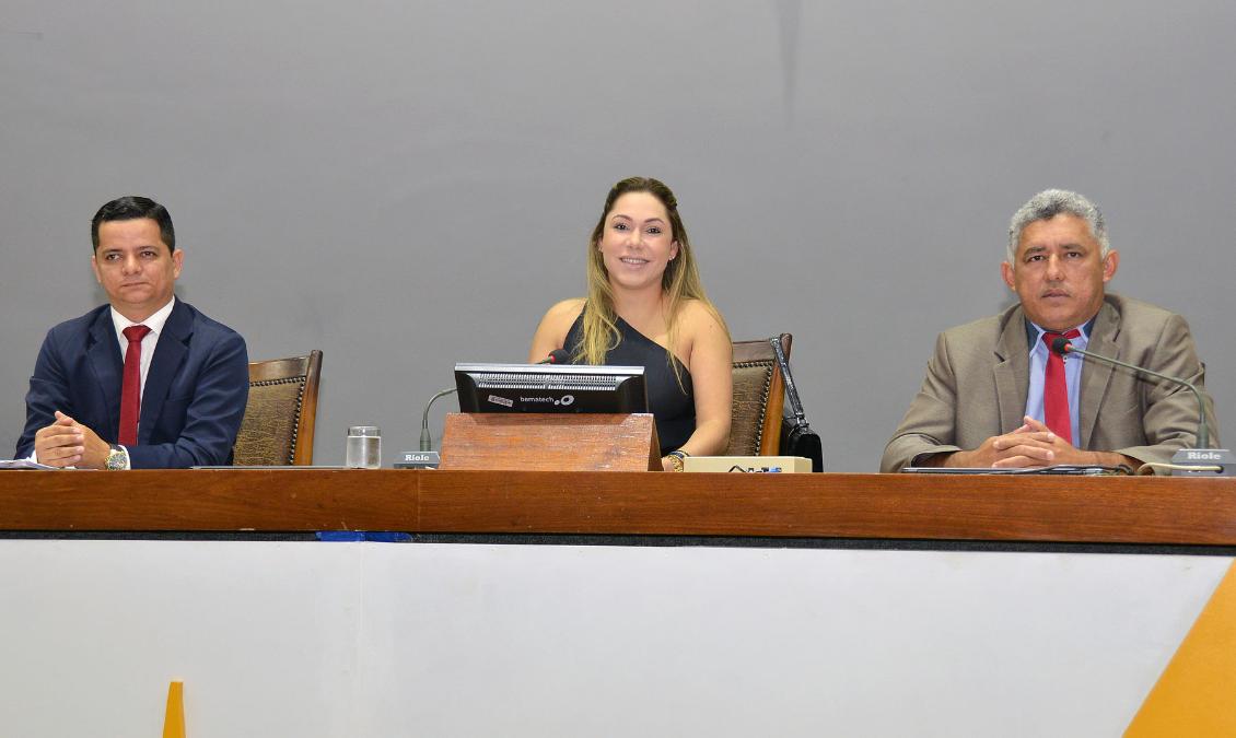 Com a medida, o Governo cria duas novas secretarias Com a medida, o Governo cria duas novas secretarias