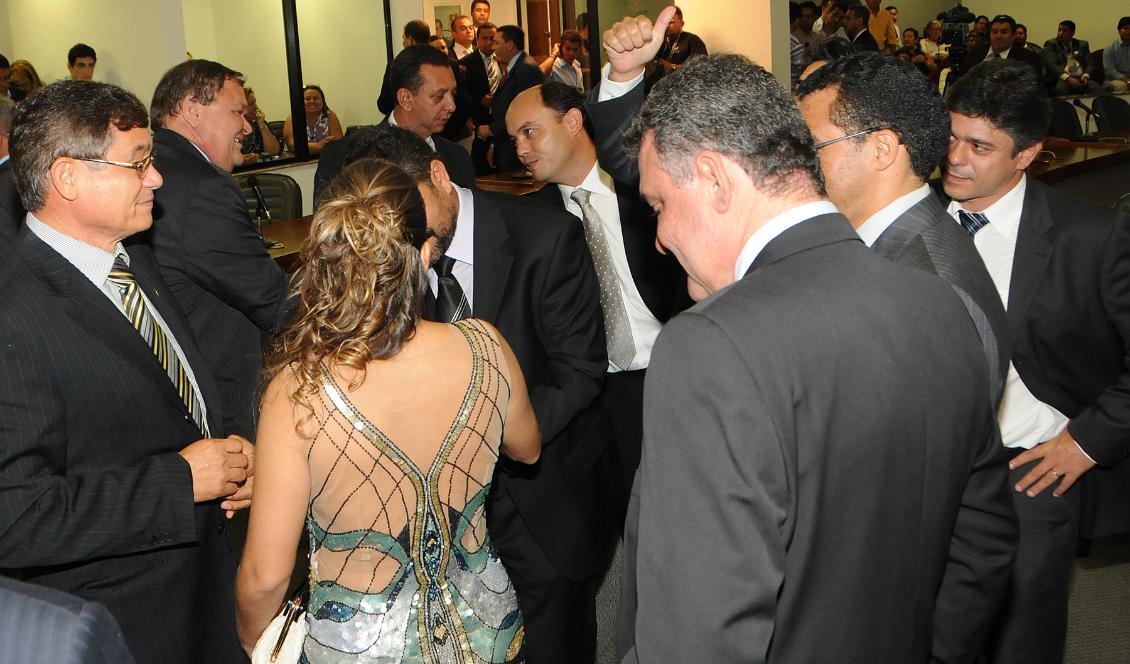 Deputados conversam no Plenário da Casa