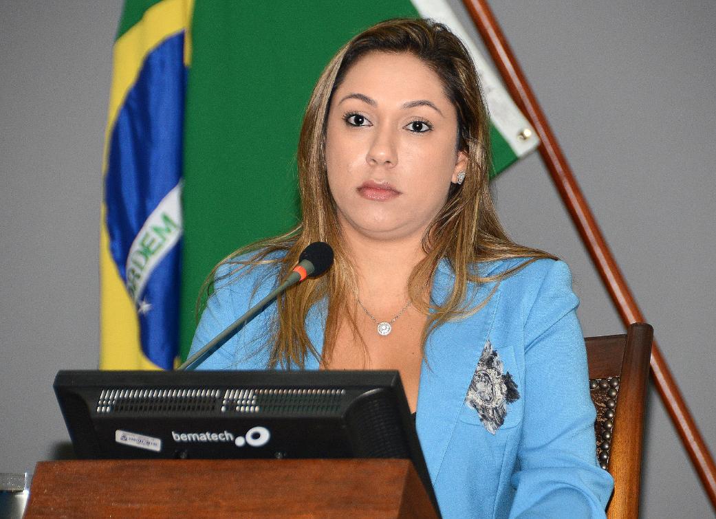 Deputada Luana Ribeiro solicita recuperação de estradas e praça em Araguaína