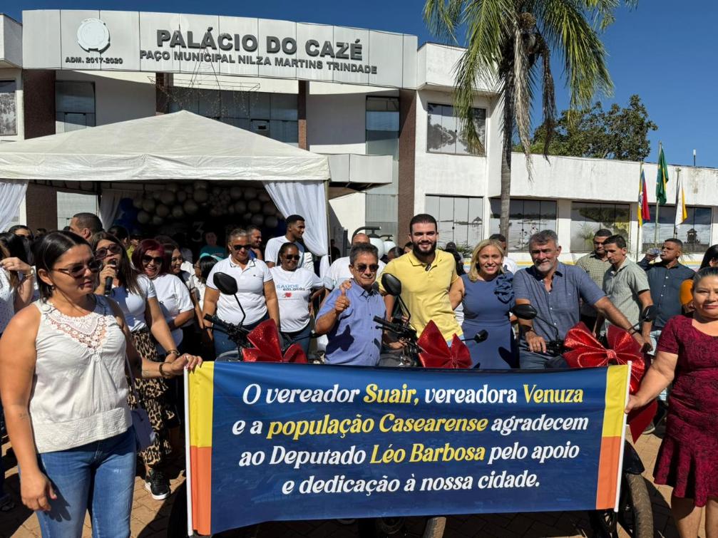 Léo Barbosa entrega seis novas motocicletas para Agentes de Saúde de Caseara Léo Barbosa entrega seis novas motocicletas para Agentes de Saúde de Caseara