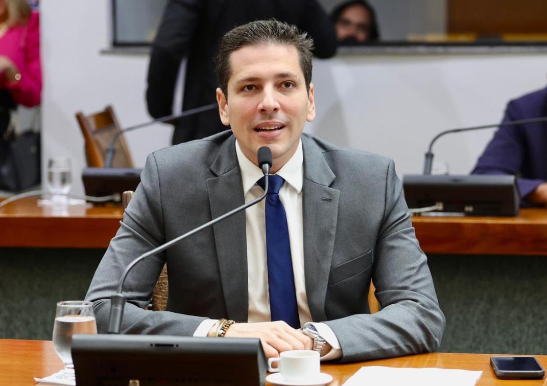 IPVA zero para veículos elétricos e híbridos agora vale até 2027 e incluiu caminhões e ônibus 