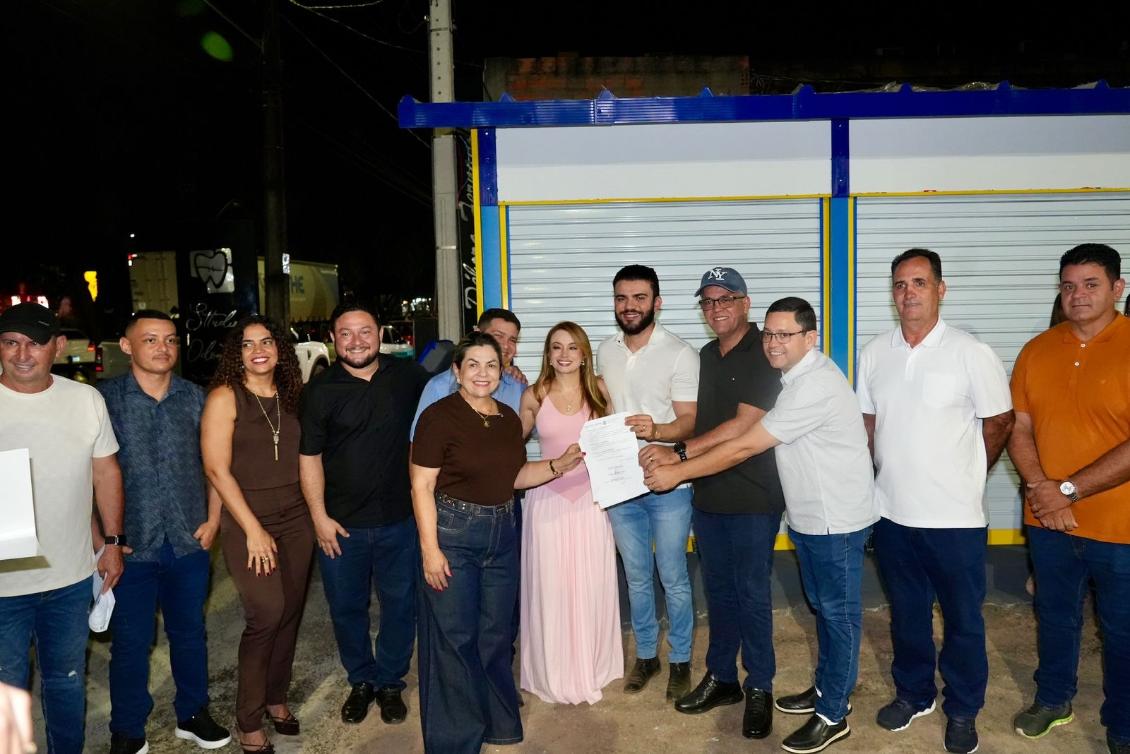 Léo Barbosa prestigiou a entrega do Centro de Comércio Popular  Zeneide Lopes Barbosa Leão