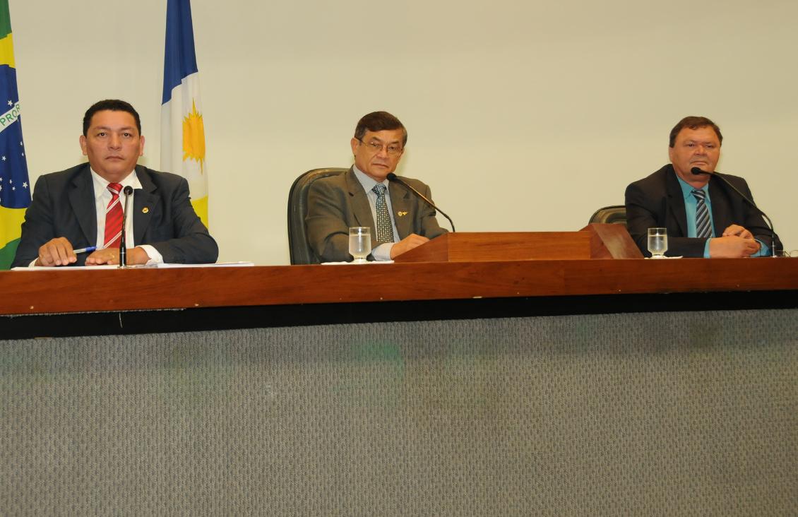 Mesa que dirigiu os trabalhos nesta quinta Mesa que dirigiu os trabalhos nesta quinta