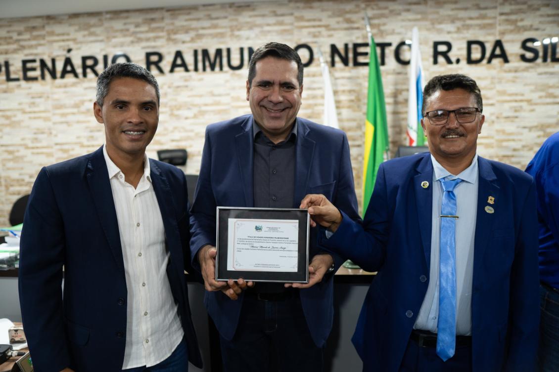 Na Câmara, ele ainda anunciou que o novo repasse será para obras no município Na Câmara, ele ainda anunciou que o novo repasse será para obras no município