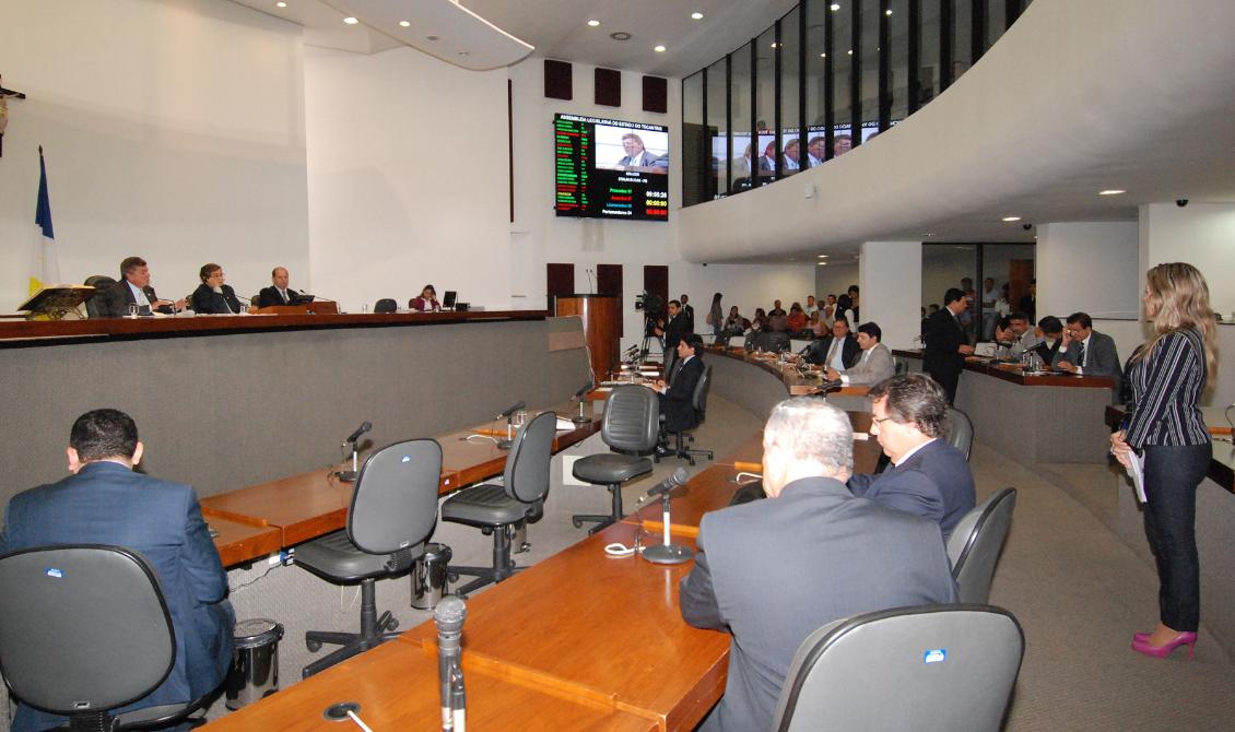 Deputados deliberam no Plenário Deputados deliberam no Plenário
