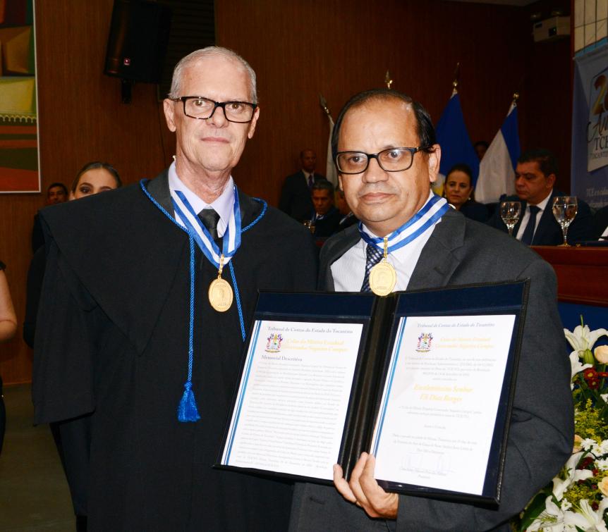 O deputado Eli Borges recebeu a Medalha do Mérito Gov. Siqueira Campos