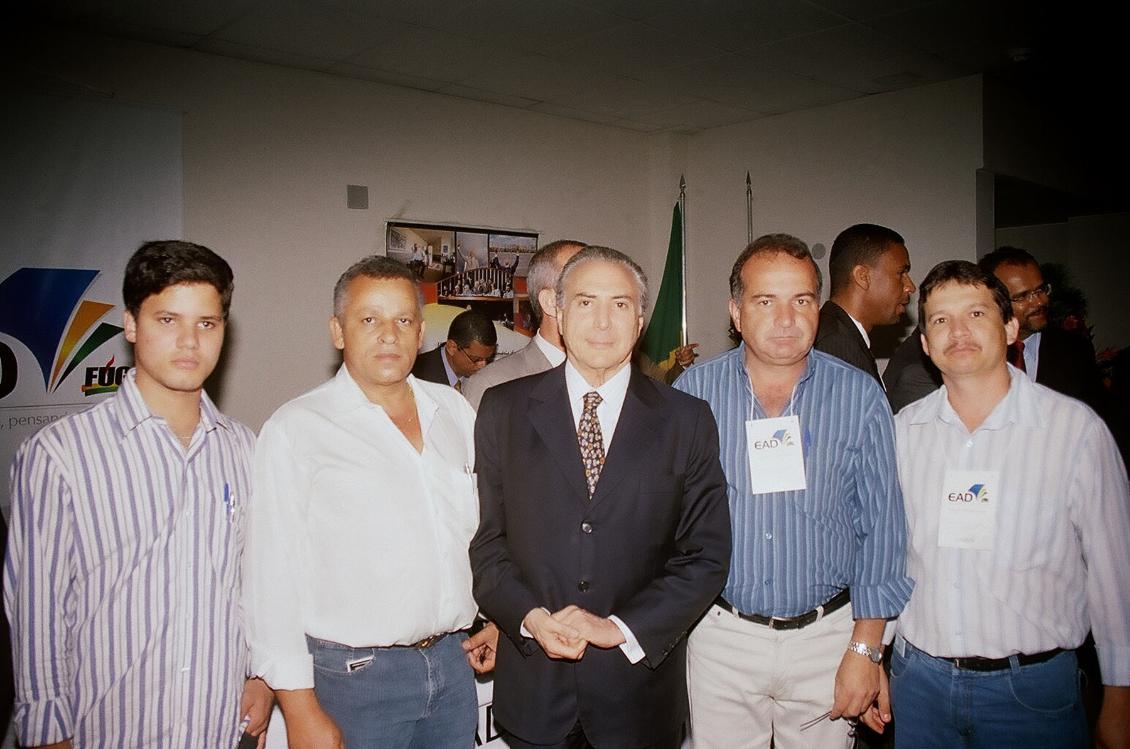 E/d,2° e 3°, dep. Iderval Silva e Michel Temer E/d,2° e 3°, dep. Iderval Silva e Michel Temer