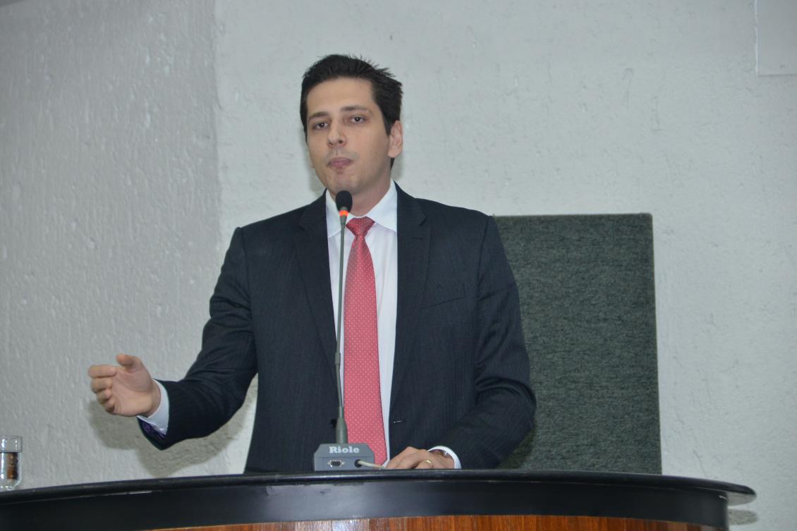 Olyntho defende MP que reduz ICMS de combustível em empresas de aviação