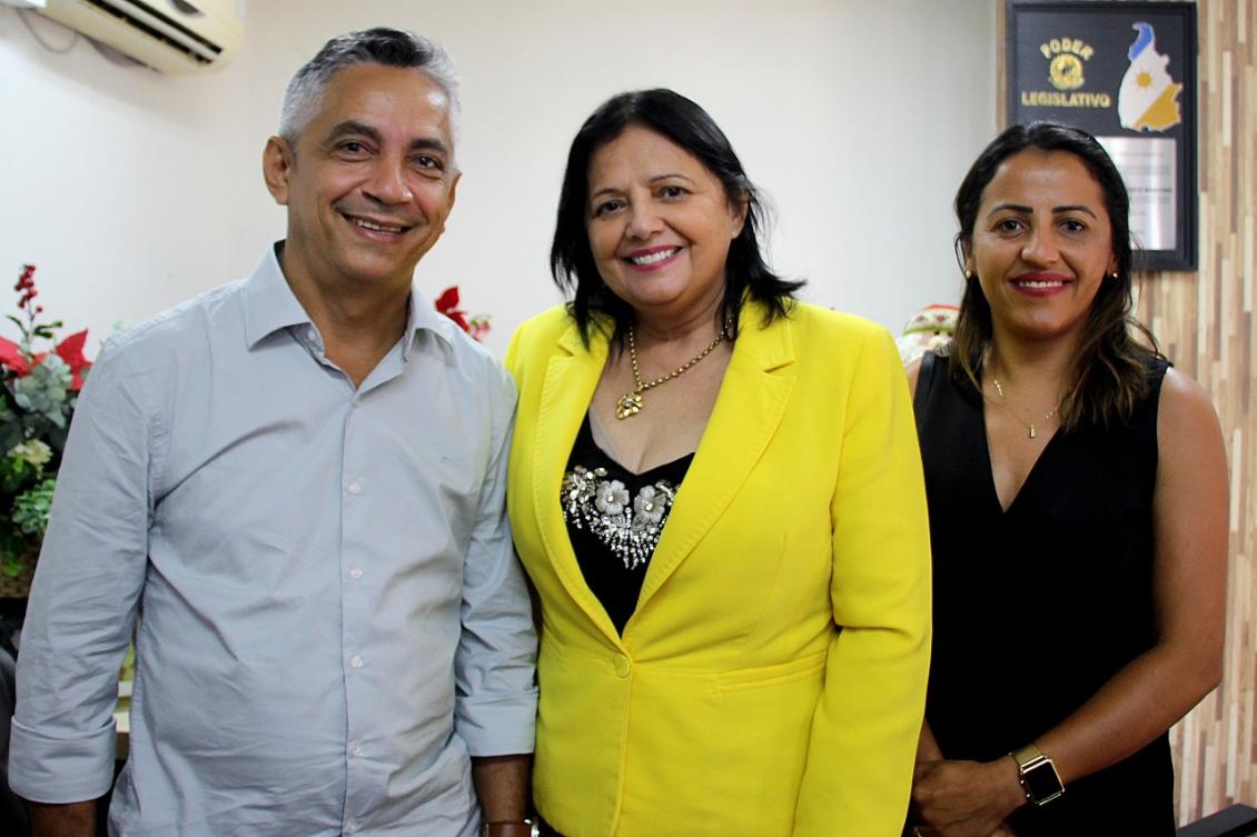 Prefeito eleito, Valderez e vice discutem melhorias para Angico Prefeito eleito, Valderez e vice discutem melhorias para Angico