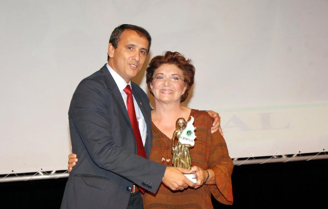 Gaguim e a homenageada Dolores Nunes