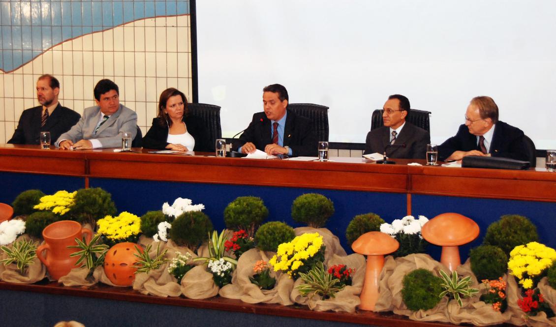 Mesa que compôs abertura do evento Mesa que compôs abertura do evento