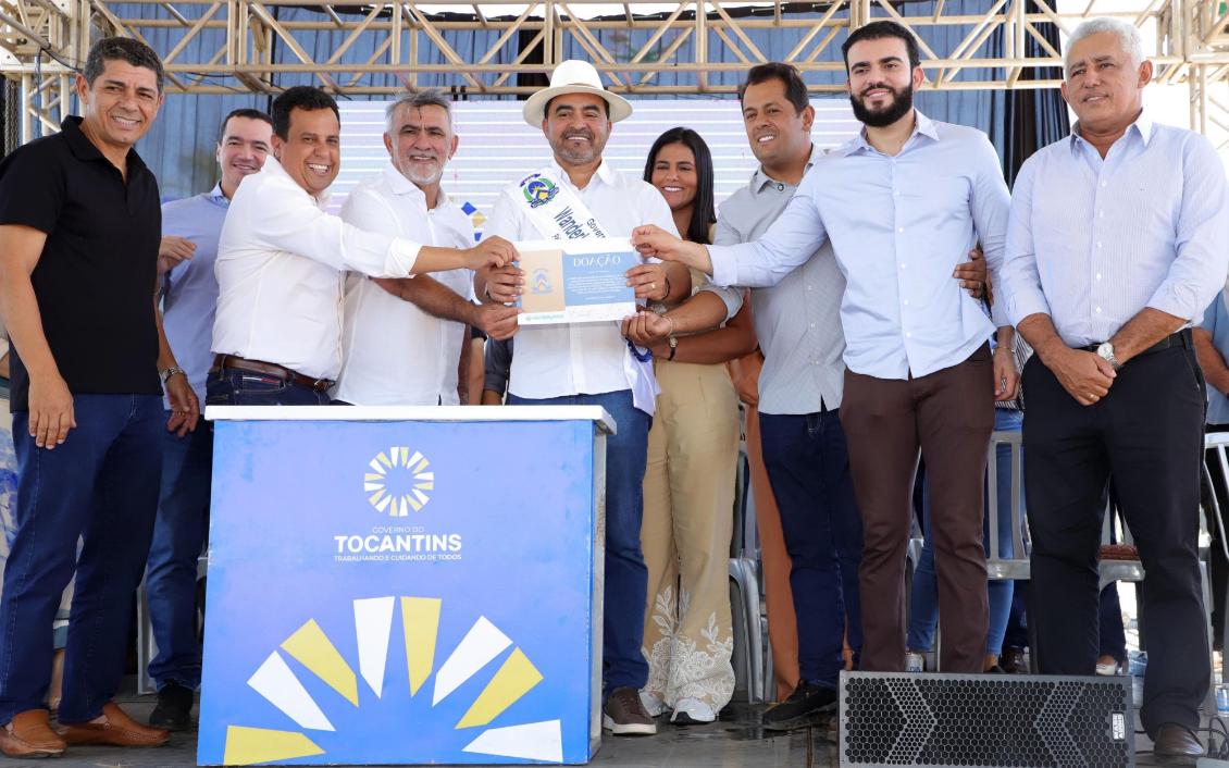 Durante o evento, município doou terreno ao Estado para construção de uma nova unidade de ensino