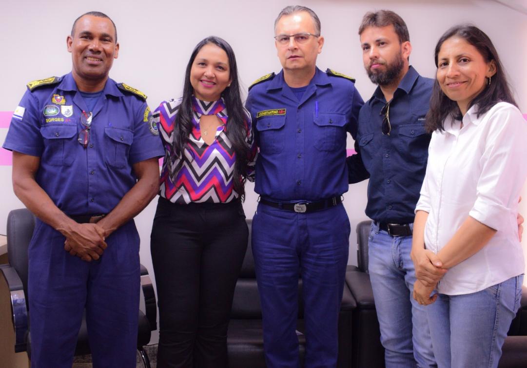 Representantes da Guarda e do sindicato são recebidos por Vanda Monteiro.