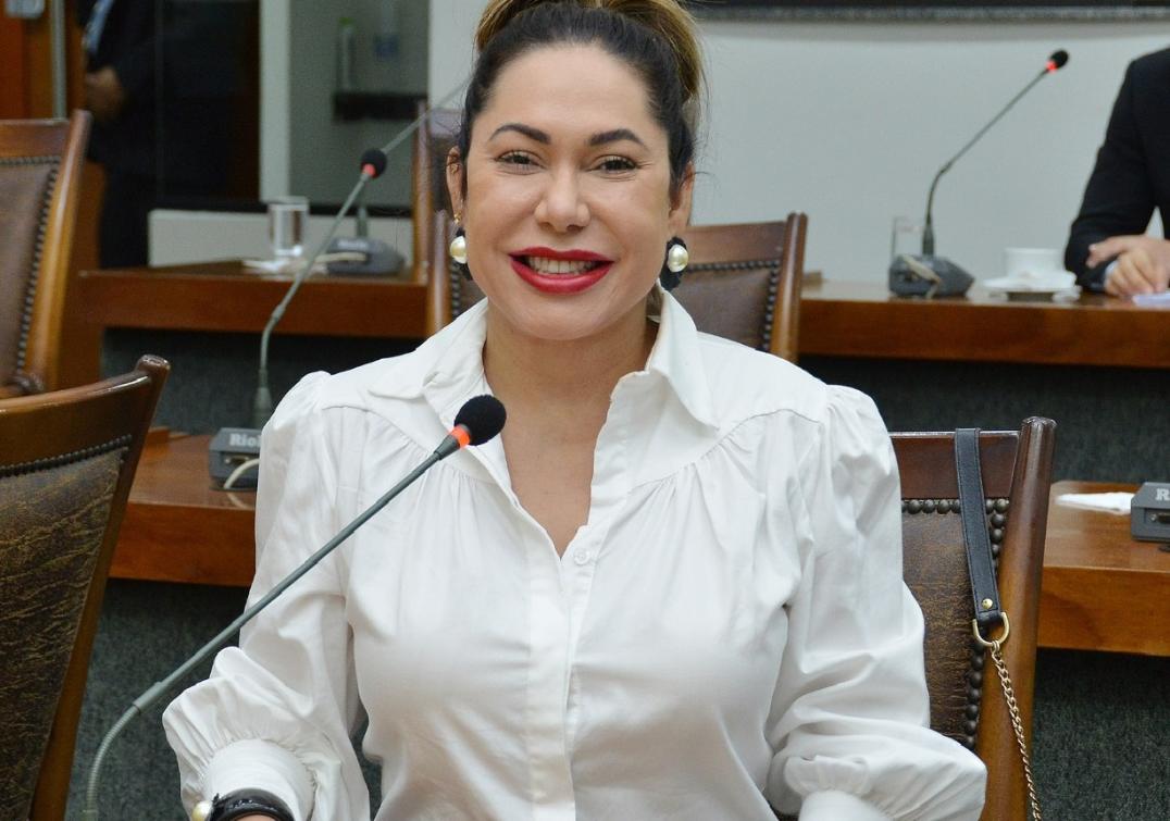 Luana Ribeiro comemora inclusão das forças de segurança no calendário prioritário da vacinação. Luana Ribeiro comemora inclusão das forças de segurança no calendário prioritário da vacinação.