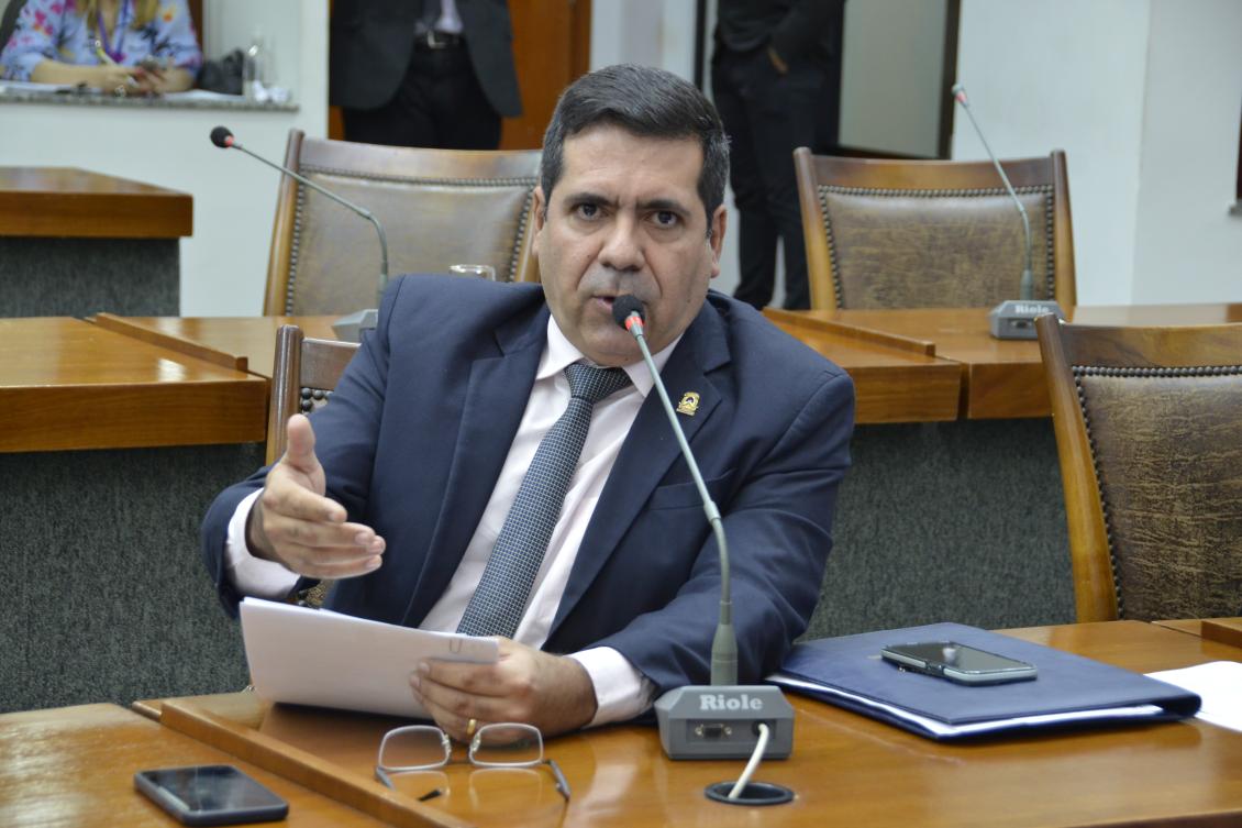 Marcus Marcelo aponta falta de estrutura que obriga alunos de Luzimangues irem em busca de vagas Marcus Marcelo aponta falta de estrutura que obriga alunos de Luzimangues irem em busca de vagas