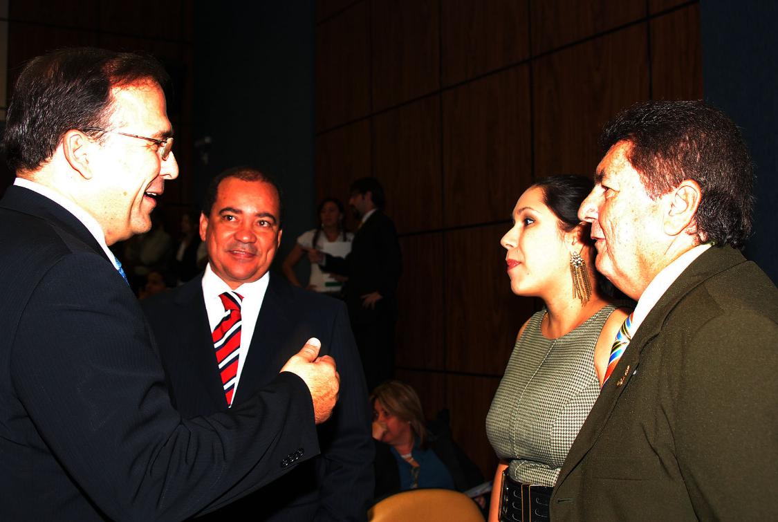 Deputados federais e estaduais em evento