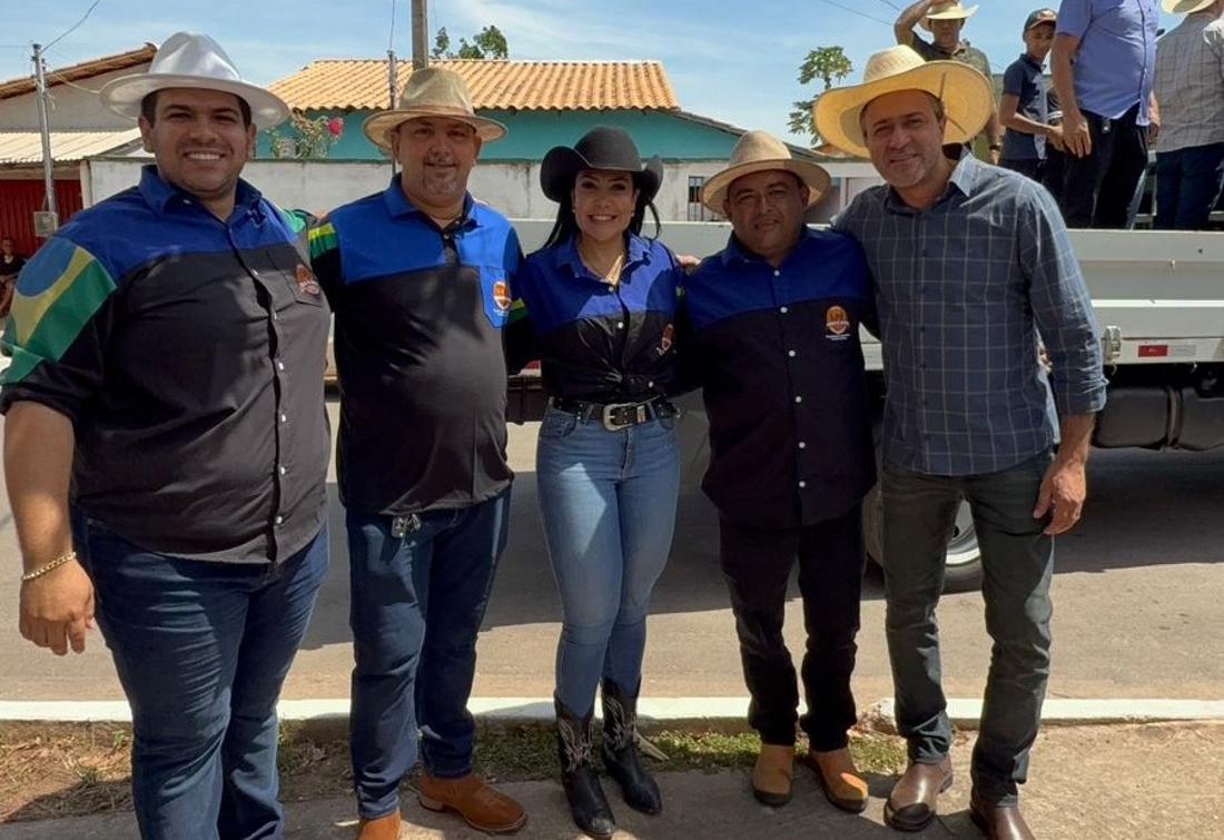Evento encerrou festividades com desfile de comitivas e presença de lideranças locais