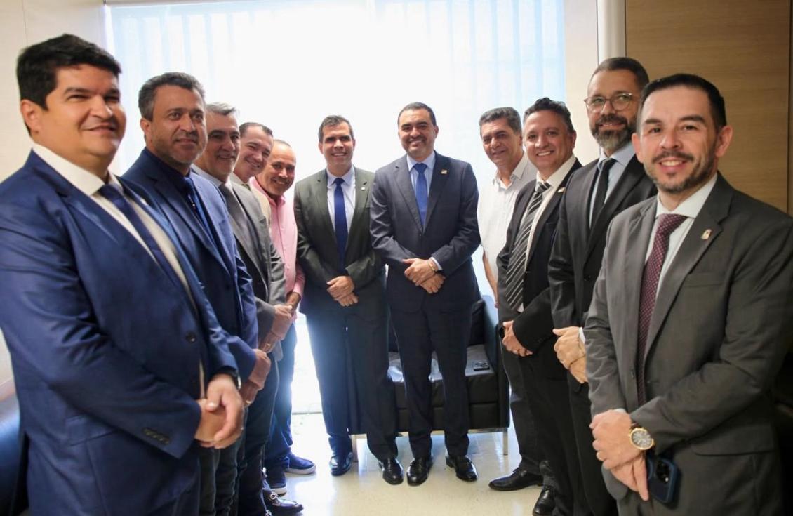Deputado integra comitiva em Brasília para tratar de infraestrutura, habitação, saúde e agronegócio.