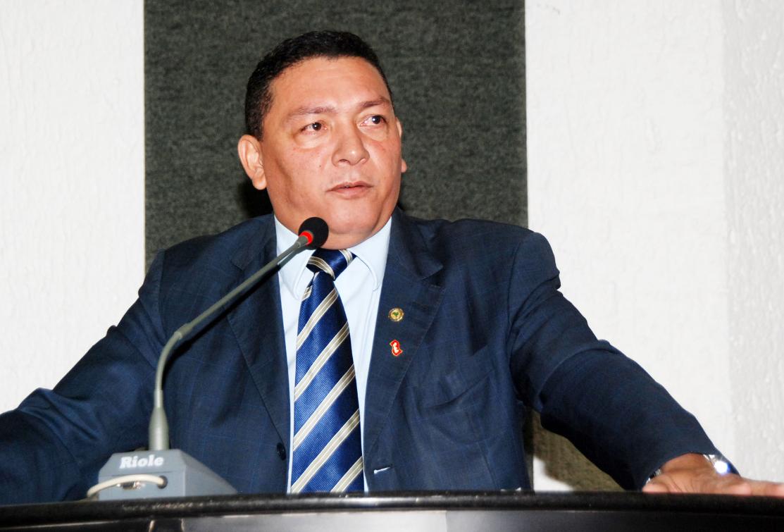 Manoel Queiroz cobra compromissos assumidos pelo Governo