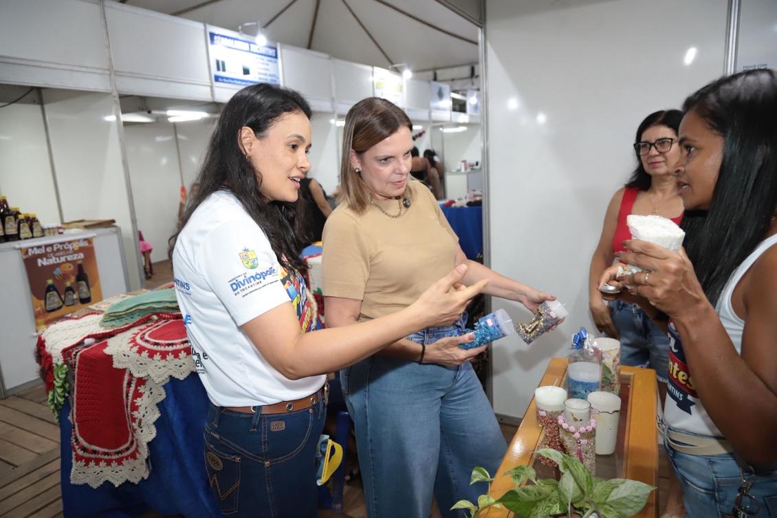Deputada prestigia Feira do Comerciante em Divinópolis 