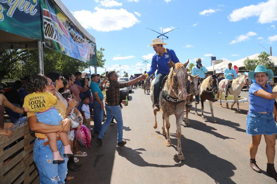 Deputado Luciano Oliveira celebra 36 anos de Pequizeiro ao lado da população Deputado Luciano Oliveira celebra 36 anos de Pequizeiro ao lado da população