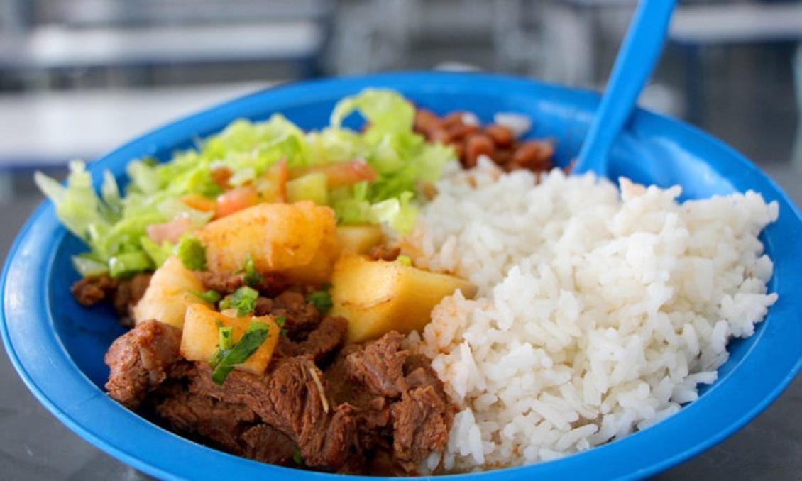 A inclusão do mel de abelha e da macaxeira nas refeições escolares diversifica as opções alimentares A inclusão do mel de abelha e da macaxeira nas refeições escolares diversifica as opções alimentares