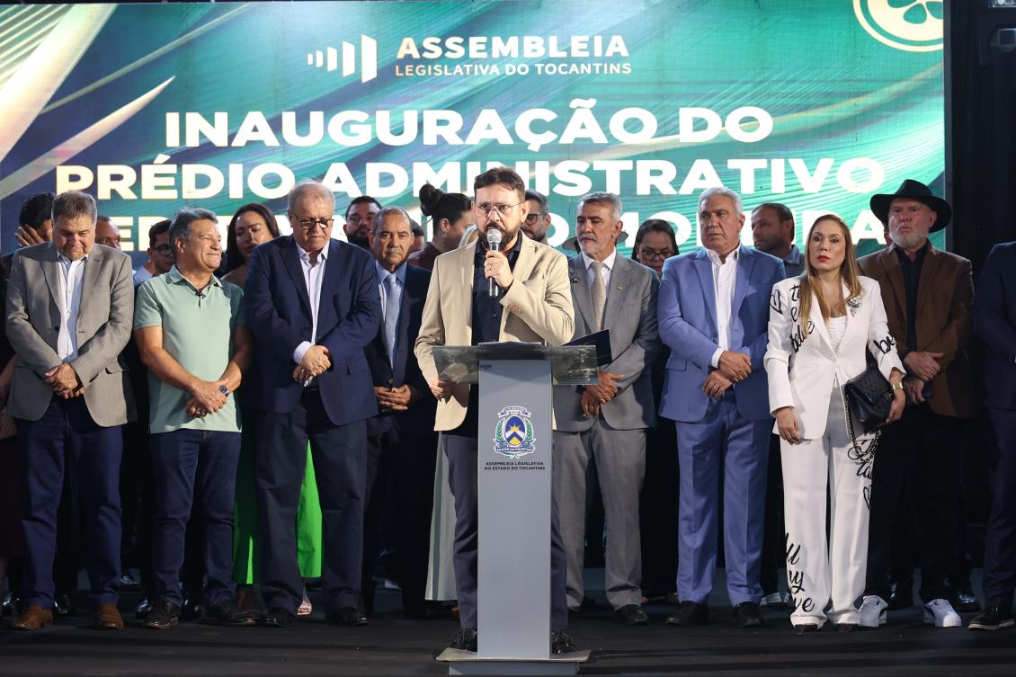 O diretor  de pessoal, Regismarques Soares Camarço, discursou em nome dos servidores