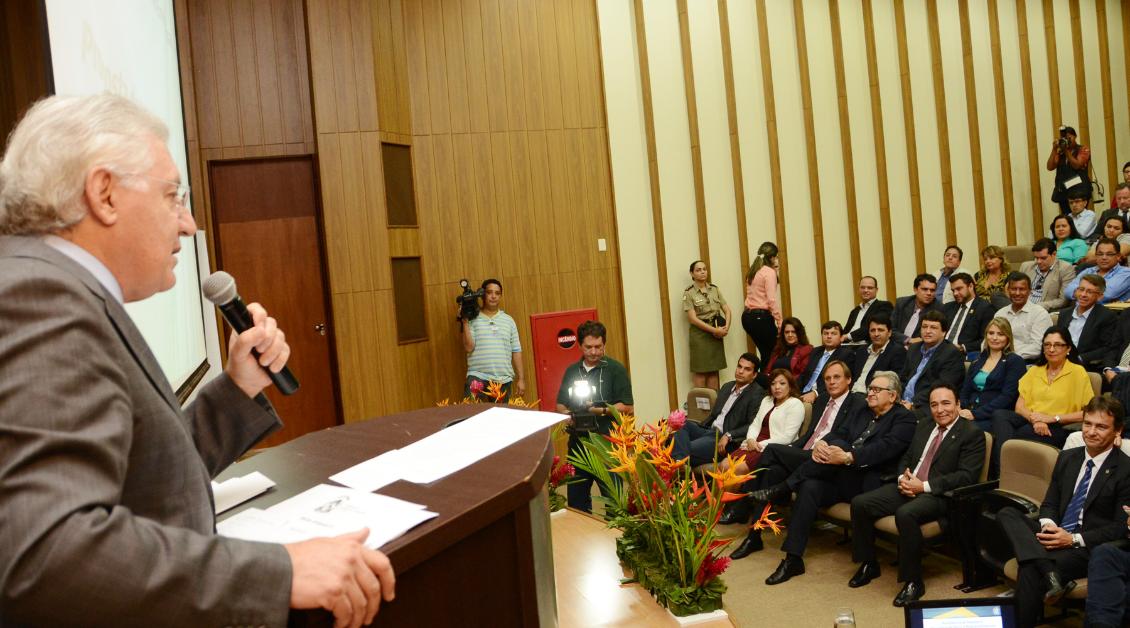 Deputado Zé Geraldo prestigia evento das micros e pequenas empresas