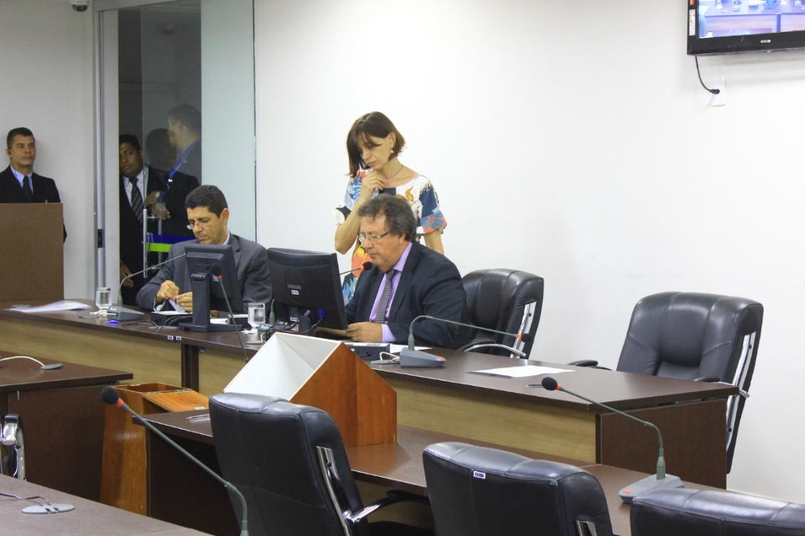 O parlamentar presidiu a instalação das três comissões O parlamentar presidiu a instalação das três comissões
