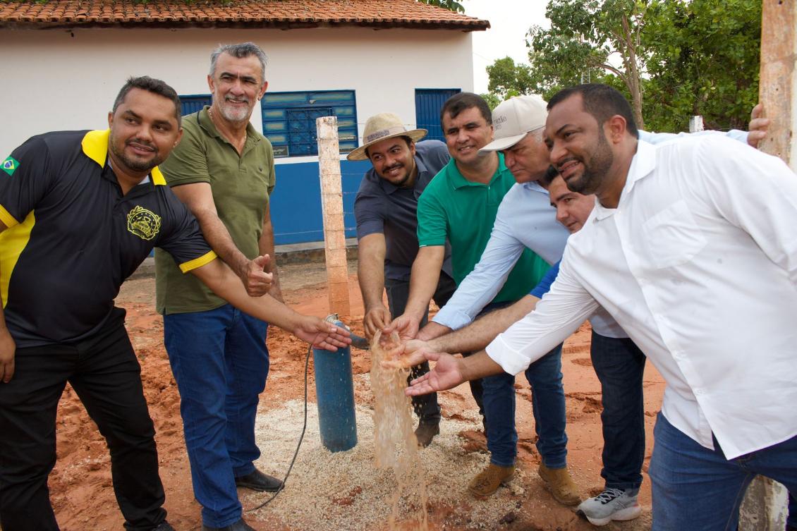 O parlamentar participou da inauguração de obras com o prefeito Aquiles da Areia e lideranças.