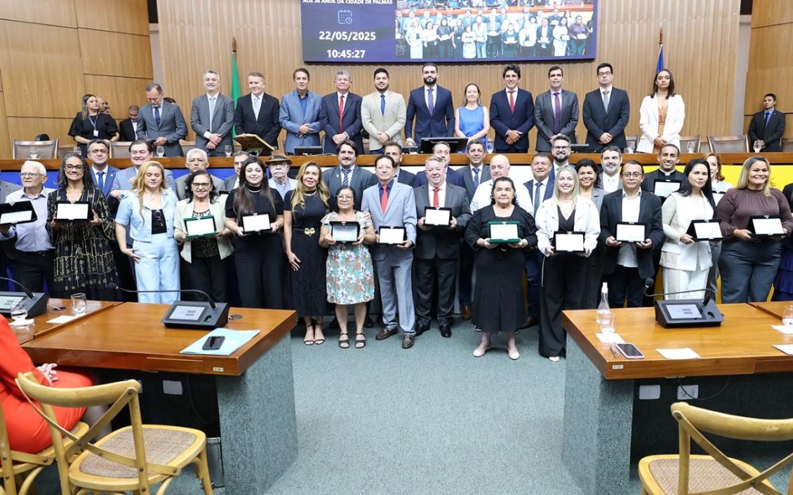 Solenidade destacou e homenageou cidadãos que contribuem para o desenvolvimento da capital Solenidade destacou e homenageou cidadãos que contribuem para o desenvolvimento da capital