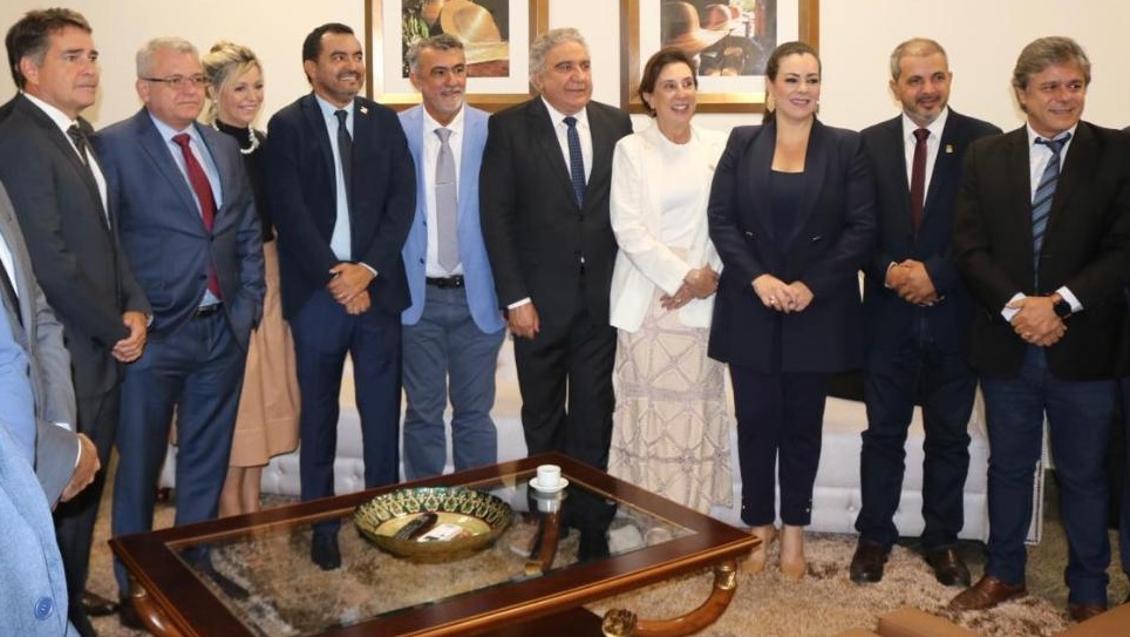 Antes da abertura dos trabalhos, autoridades participaram do lançamento de livro sobre a Casa