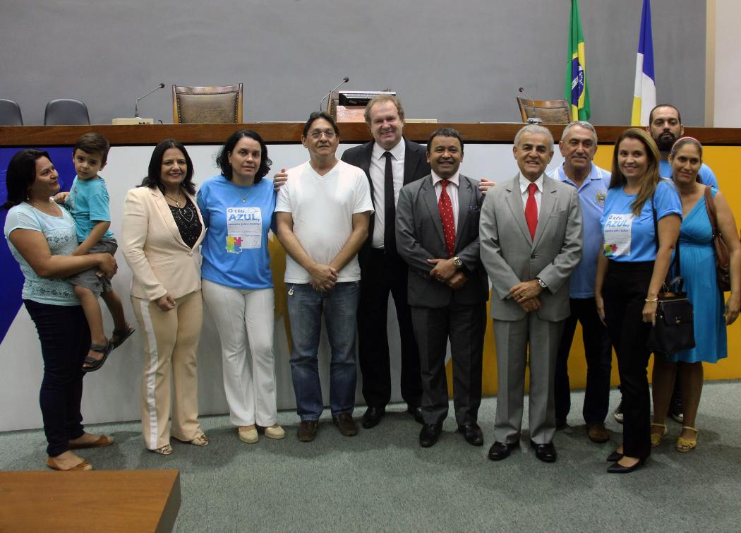 Deputados discutiram formas de apoiar a Associação Anjo Azul