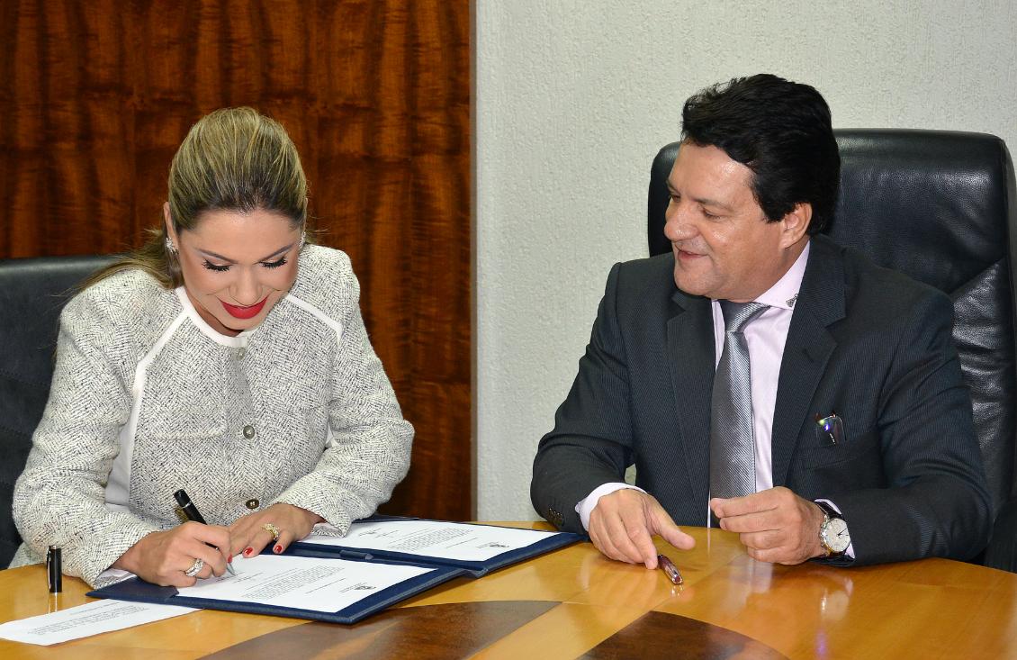 Deputada Luana assume o Parlamento e presta juramento